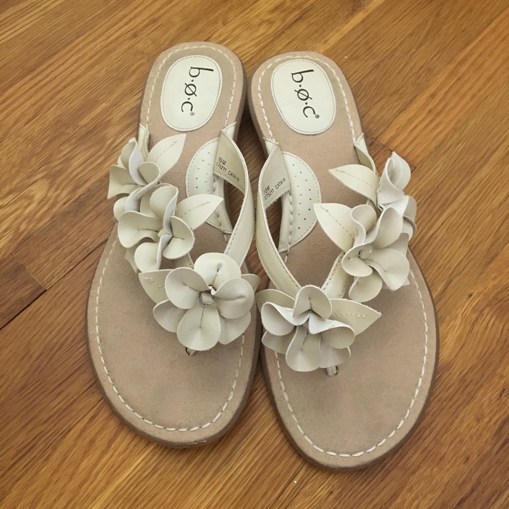 B.O.C. Size 10 Cream Sandals